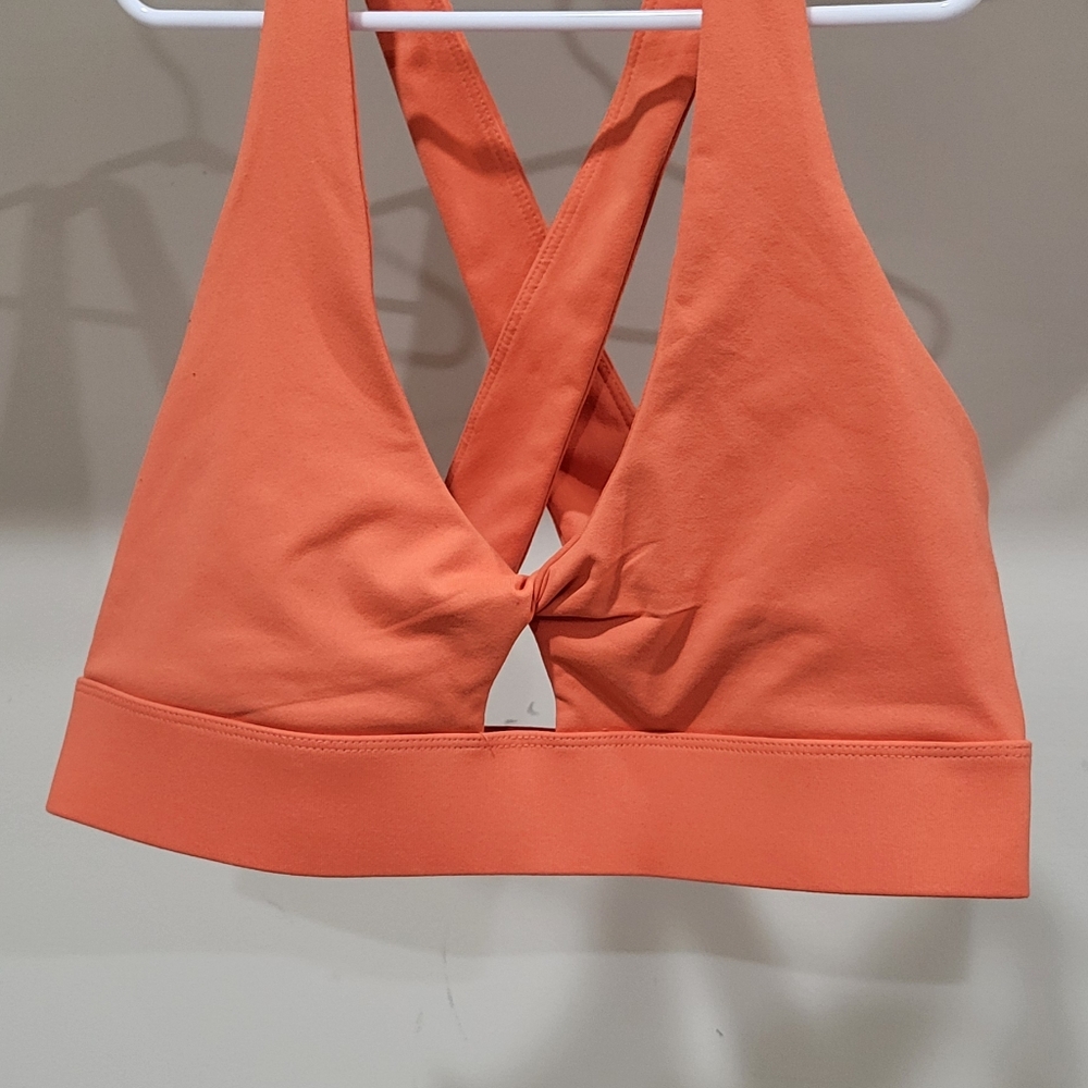 Lululemon Keyhole top - Picture 2 of 5